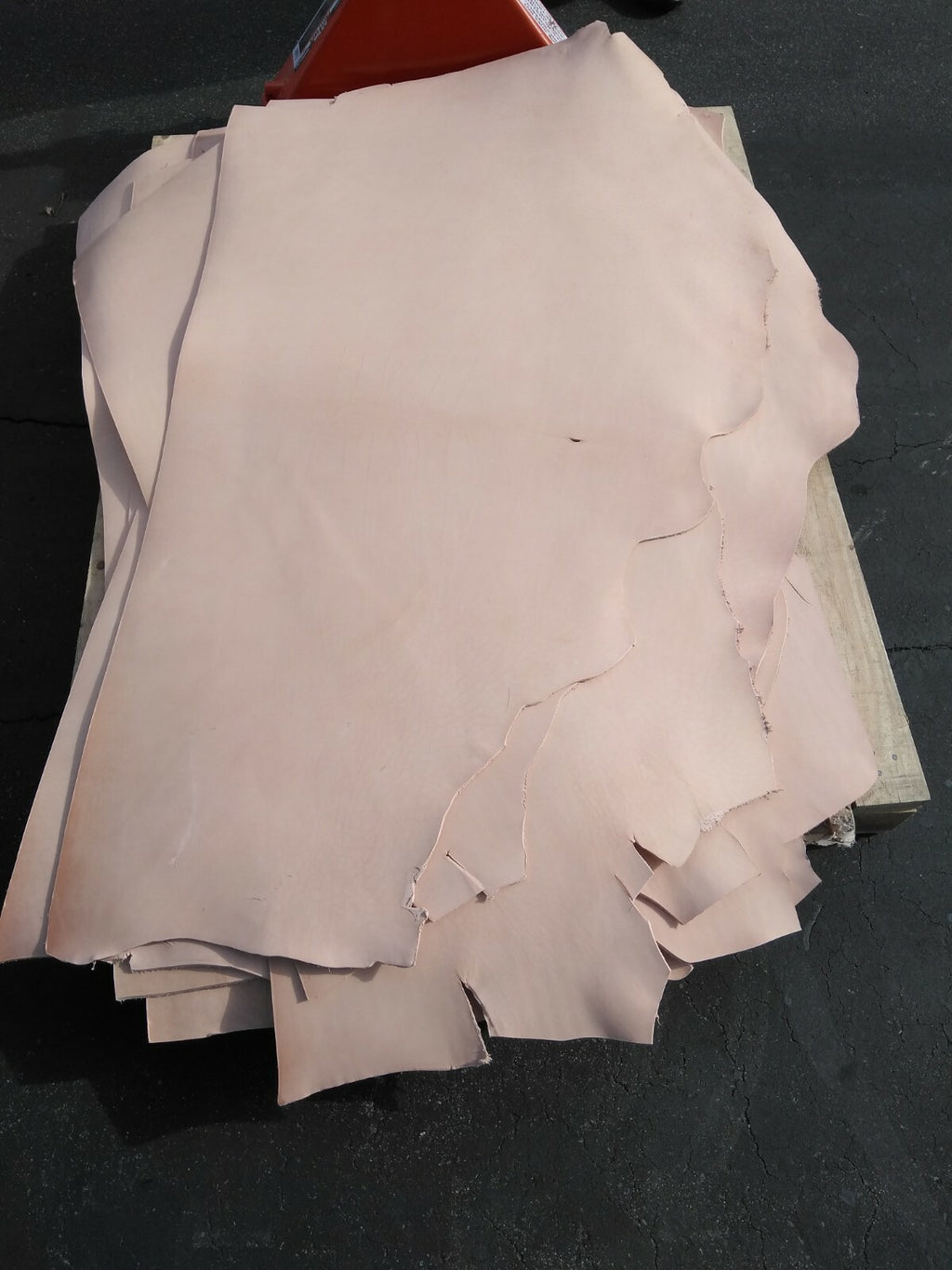 VEGETAN TOOLING NATURAL LEATHER 22-24 SQFT SIDES 5/6--8/9--9/10