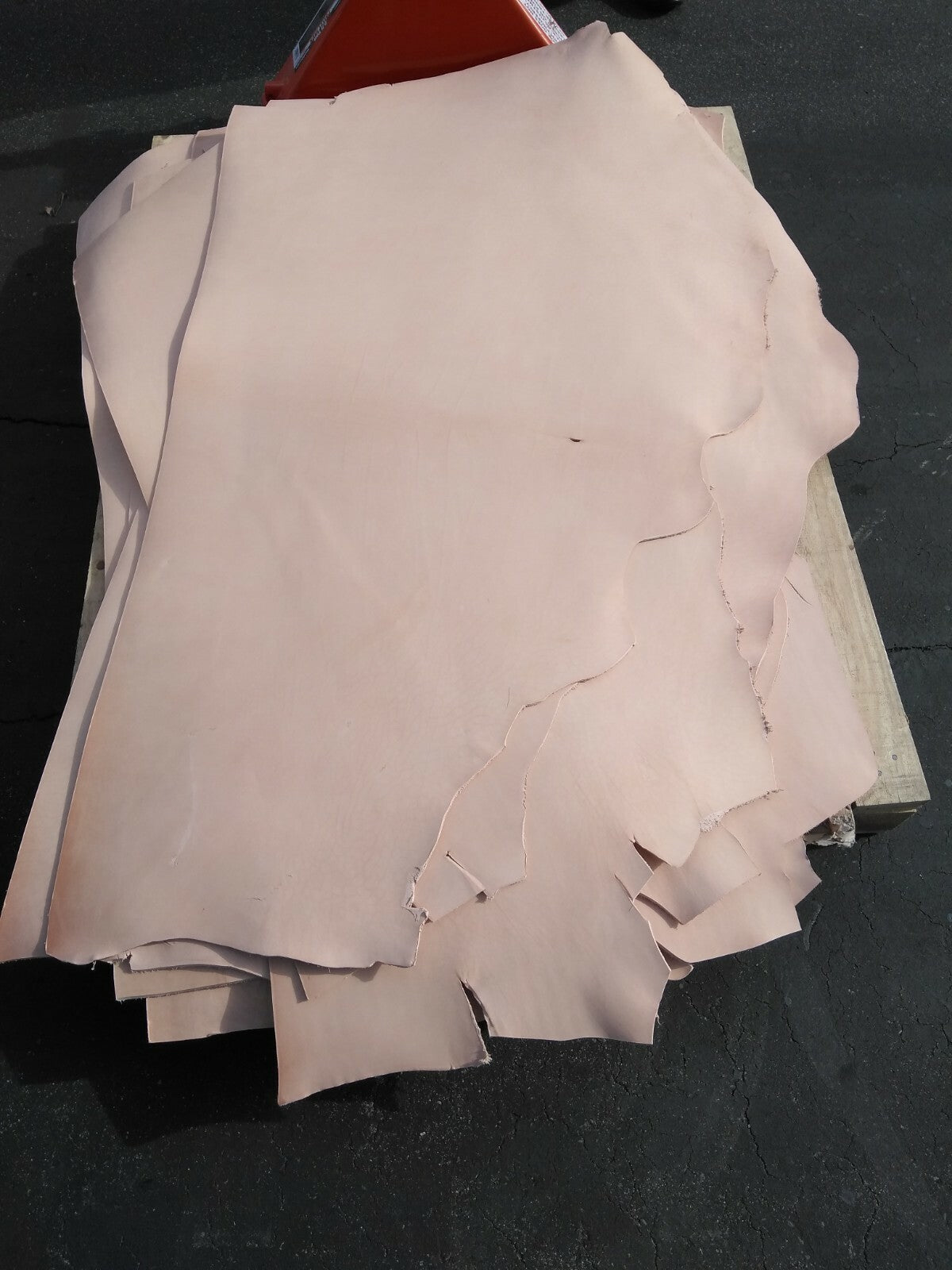 VEGETAN TOOLING NATURAL LEATHER 22-24 SQFT SIDES 5/6--8/9--9/10
